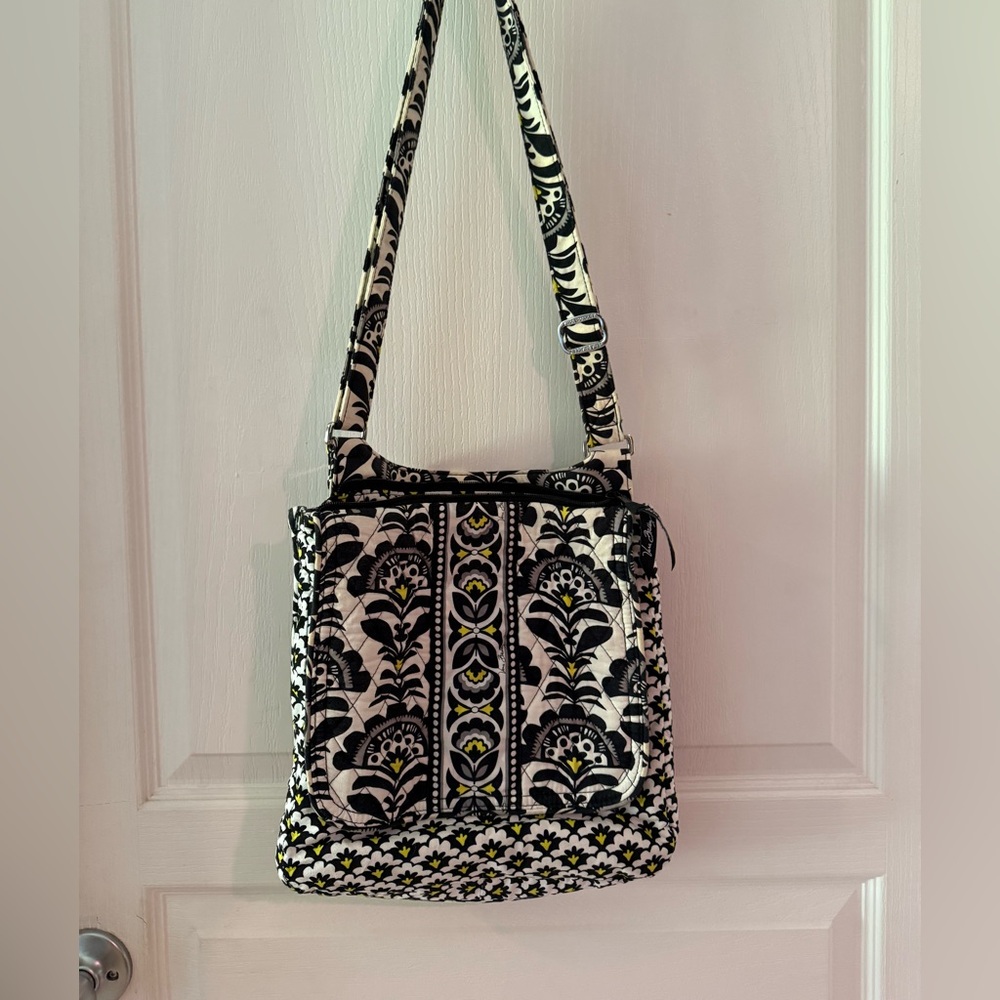 Vera Bradley | Black & White Floral Crossbody Purse